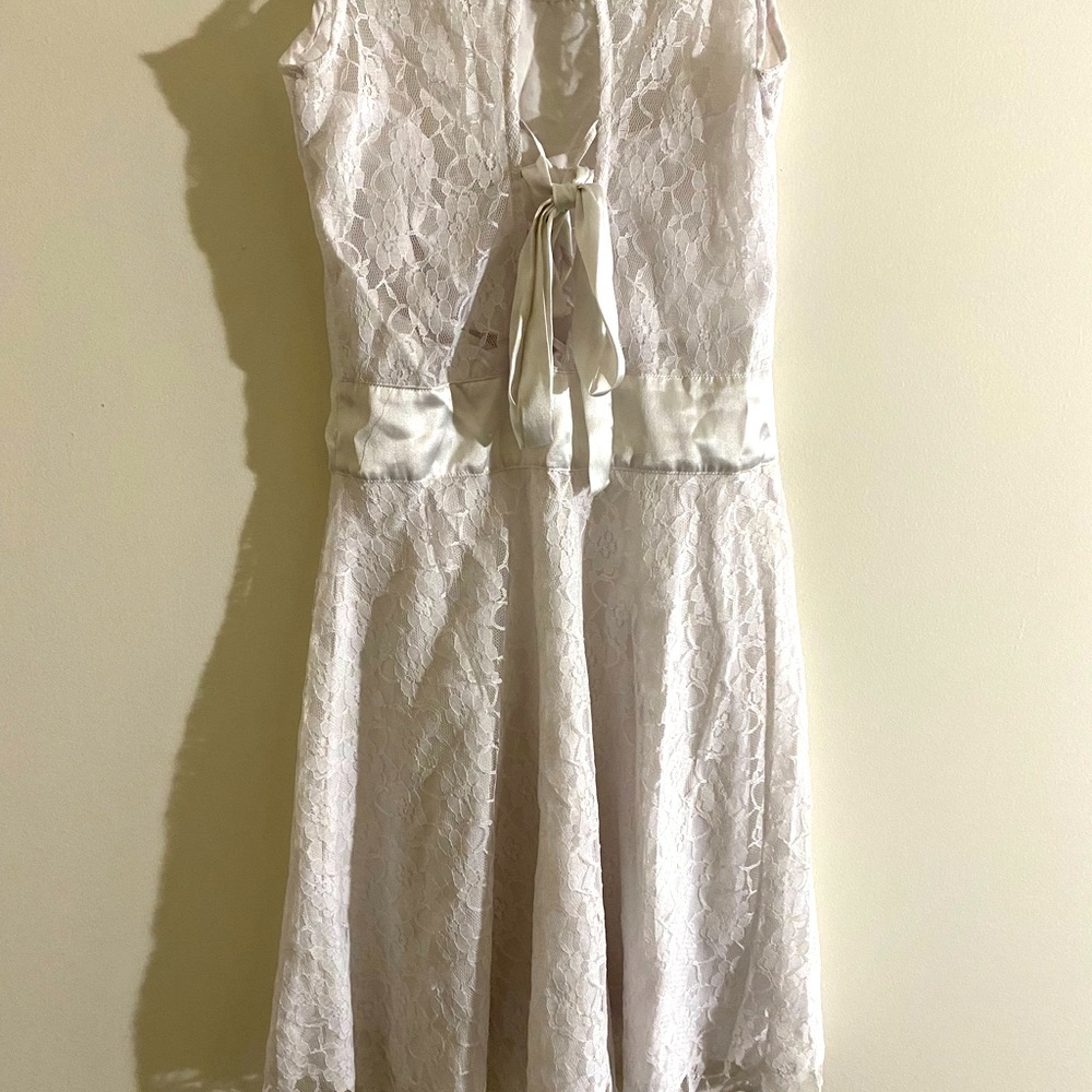 Color-White, Size- Medium,Length- Mini - Picture 2 of 3